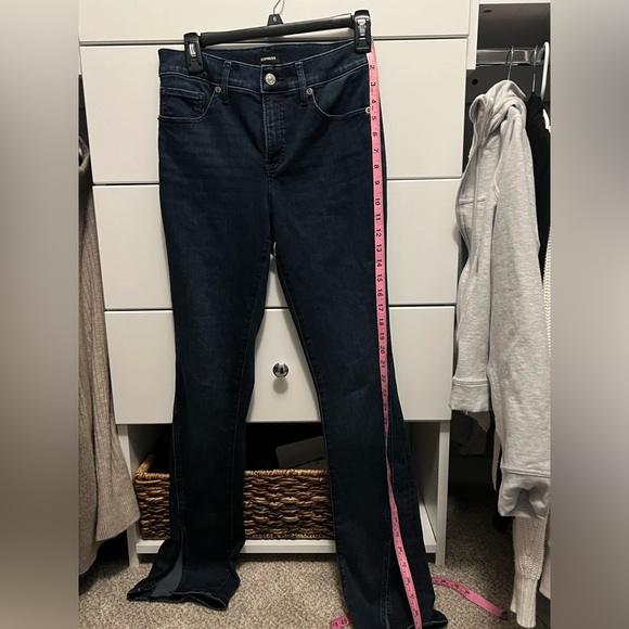 Express Skyscraper midrise  jeans.  Split bottom hem.  Like new! - Picture 2 of 8